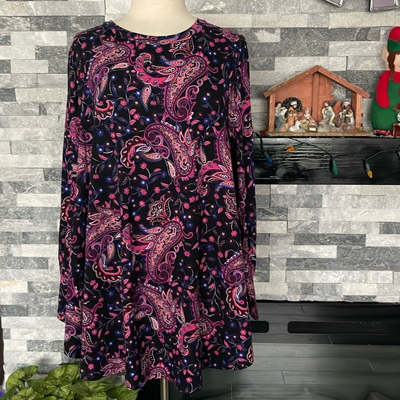 Lane Bryant Tops - LANE BRYANT Beautiful Knit Top 14-16 (L) Poly/Span Black wPink/Burg Paisley